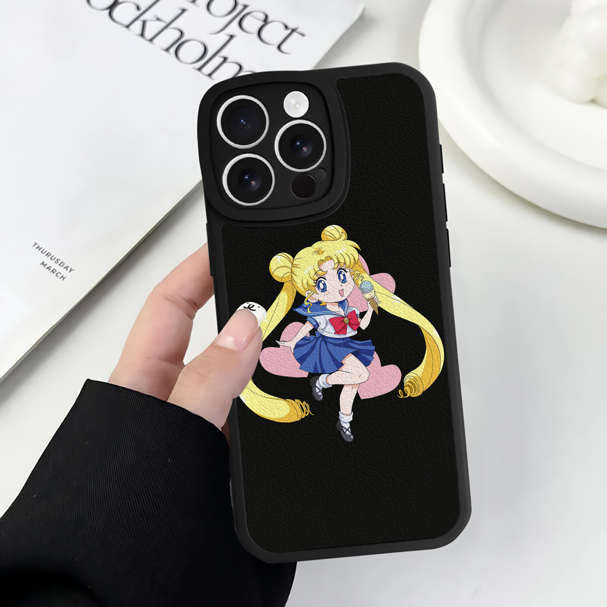 （画像用） 美少女戦士セーラームーン 愛野 美奈子 あいの みなこ Sailor Moon Aino Minako 【iPhone 16シリーズ対応】シリコンスマホケース（レザー調） 材質：シリコン